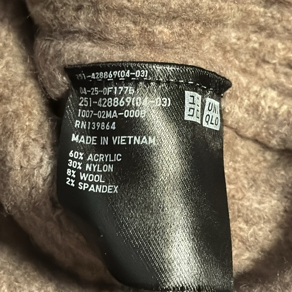 Uniqlo tan ribbed V neck acrylic / wool blend pull over sweater Sz S - Picture 5 of 5